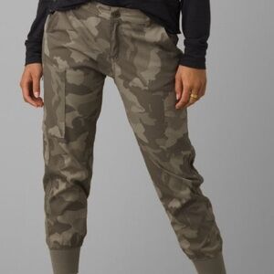 Prana Women’s Sky Canyon Sage Camo Jogger Sz 4